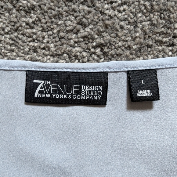 7th Avenue by NY&Co Short Sleeve Blouse in light blue (L) - Picture 3 of 4